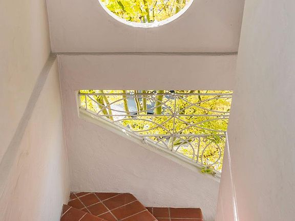 2nd image of 464 Los Palmos Dr