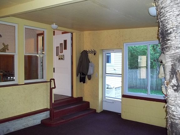 2 of 4:  3 season porch