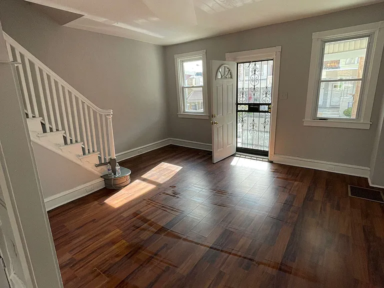 6005 N Woodstock St — Photo 8