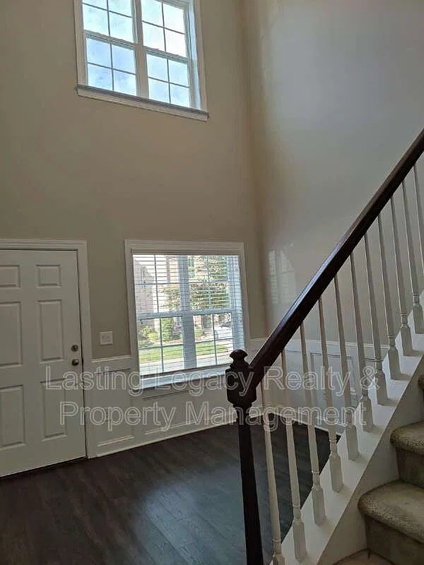 3 bed, 2.5 bath, $2,195 — Photo 3