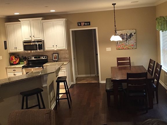 Breakfast nook / bar