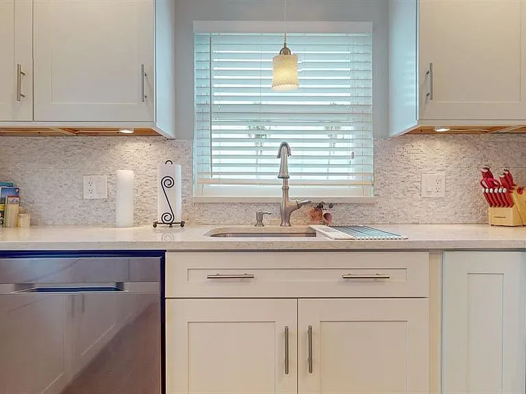 1120 N Shore Dr NE #501 — Photo 28