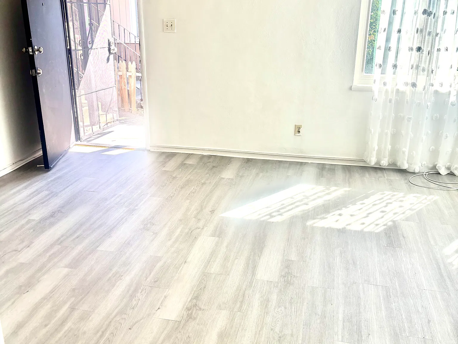 2 bed, 1000 sqft, $2,500 — Photo 3