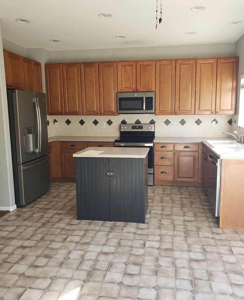 5 bed, 2.5 bath, 3072 sqft, $2,695 — Photo 2