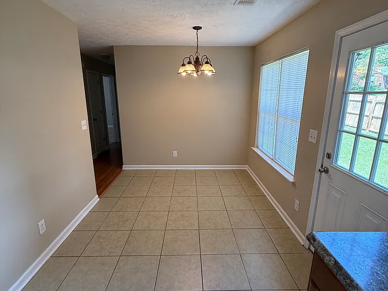 983 Cooper Ave — Photo 4