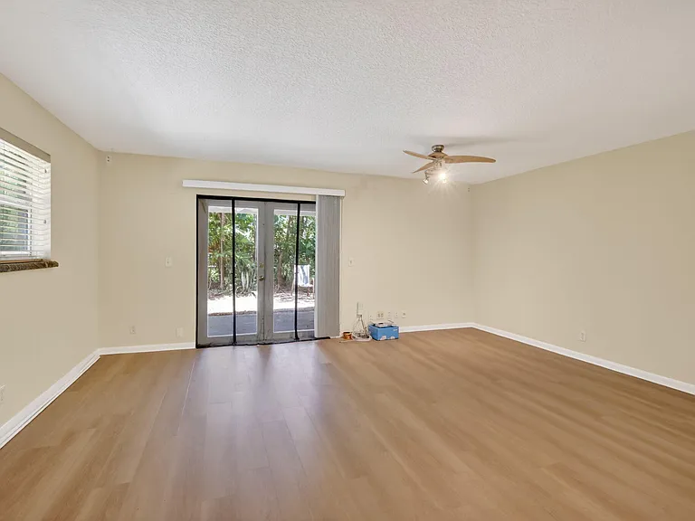 2520 Van Buren St #4 — Photo 5