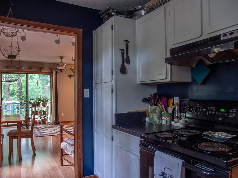 210 Cedarwood Ln — Photo 6