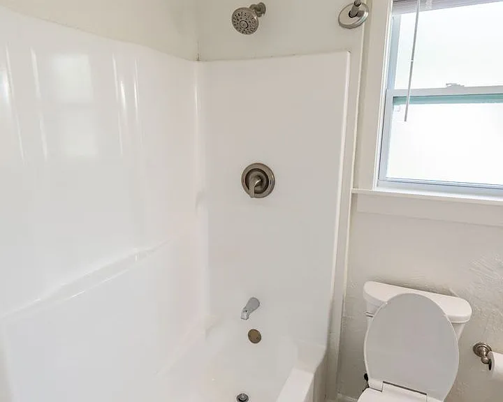 406 Essex Dr — Photo 22