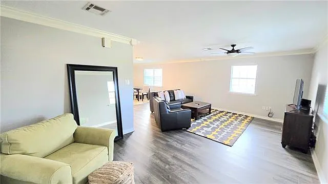 3 bed, 2.0 bath, 1728 sqft, $2,100 — Photo 2