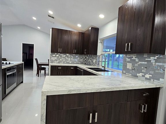 4th image of 3102 Divot Rd