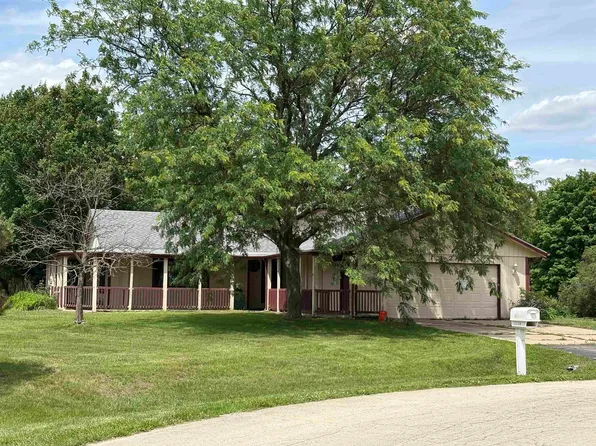11128 Cedarbrook Rd, Roscoe, IL 61073