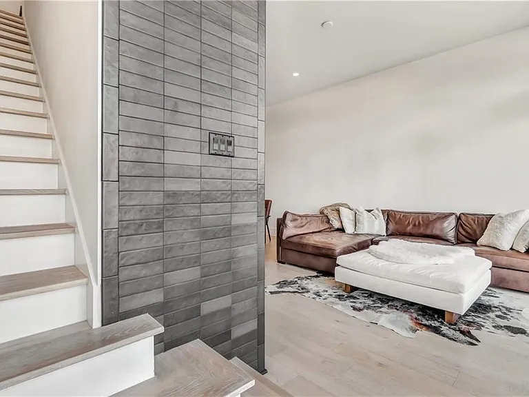 580 Heatherden Ave — Photo 20