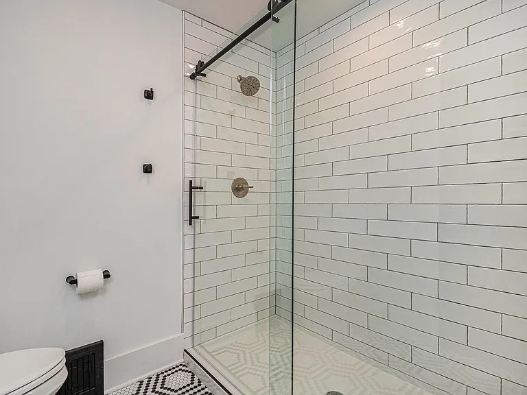 719 Fulton St E — Photo 22