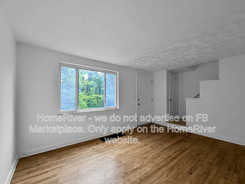2 bed, 1.0 bath, $1,300 — Photo 3
