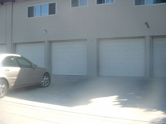 3rd image of 720 W Lewis St Unit 16