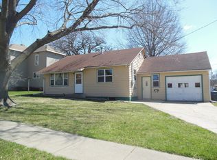 320 5th St SE, Le Mars, IA 51031