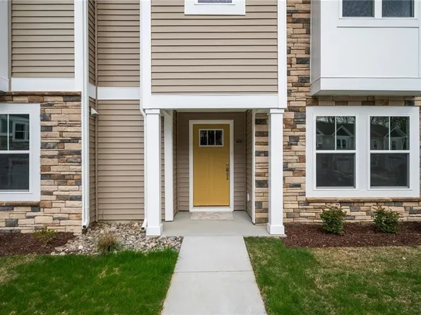 2020 Laycock Ln #102, Suffolk, VA 23435