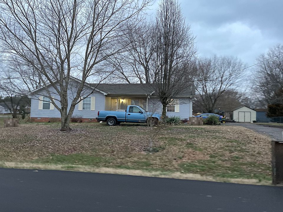 1st image of 3006 Redwood Dr