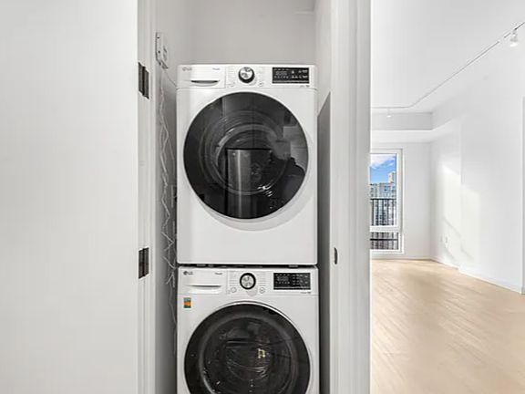 5th image of 931 Carroll St #C801