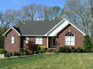 1000 Washington Dr, Cottontown, TN 37048