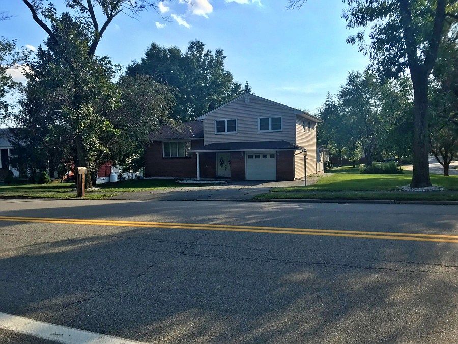 2nd image of 650 S Beverwyck Rd