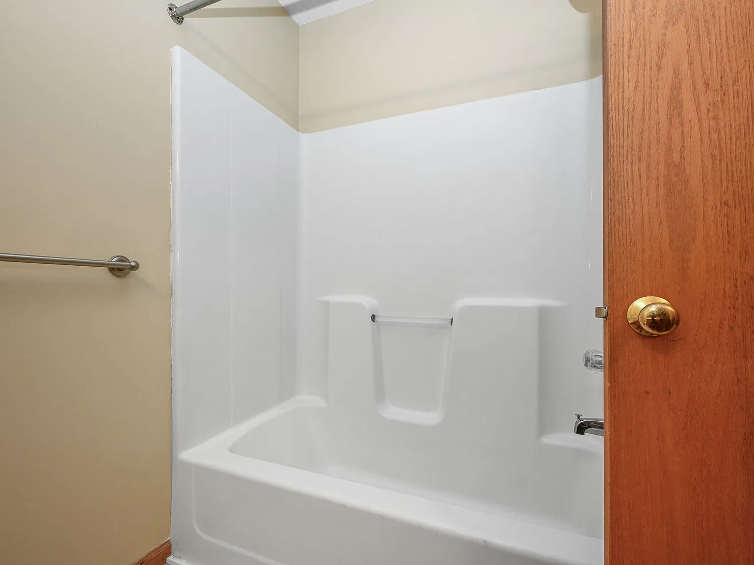 2 bed, 1.5 bath, $1,695 — Photo 2