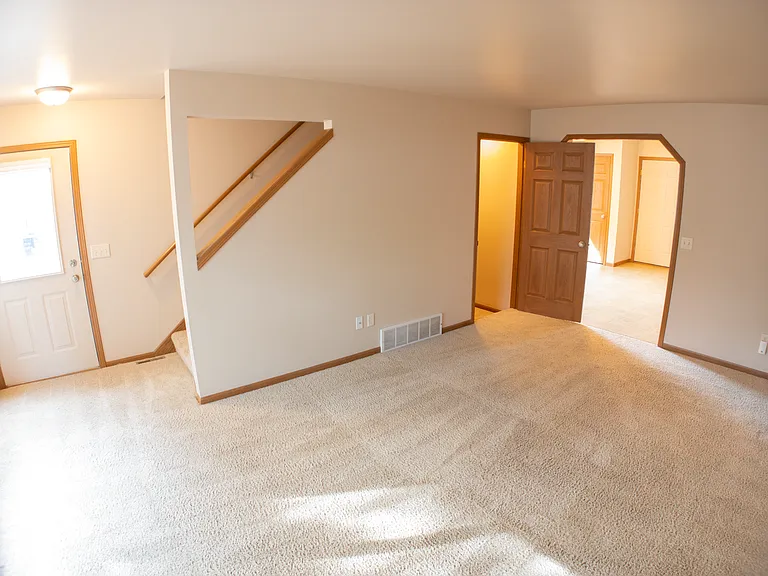 3913 Sterling Dr — Photo 6
