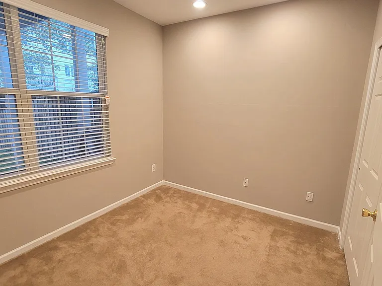 20479 Greymont Ter — Photo 5