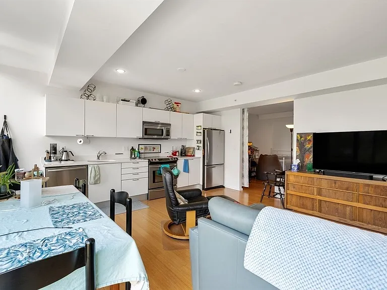 2 Earhart St #421 — Photo 3