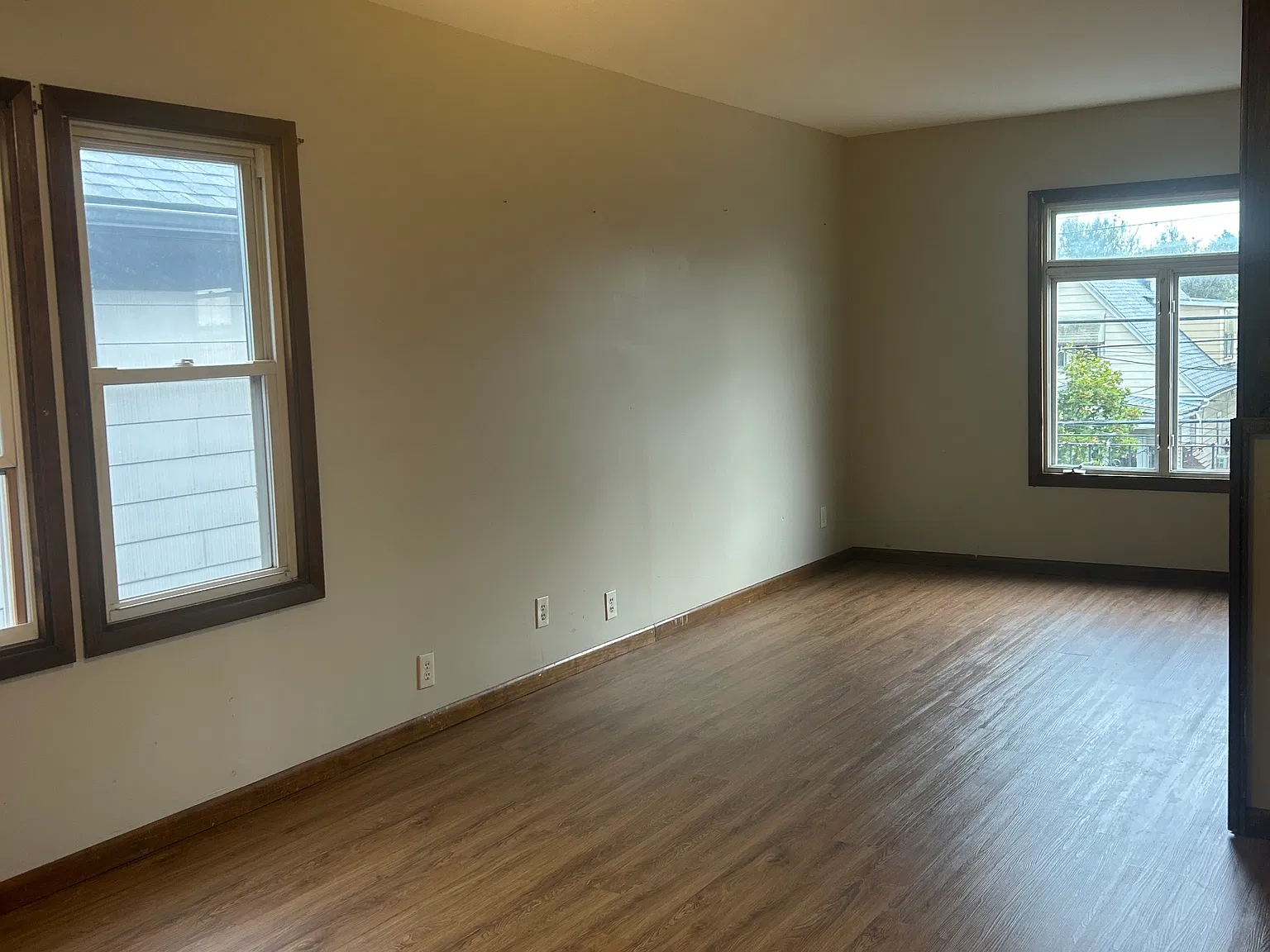 3 bed, 1100 sqft, $1,300 — Photo 3