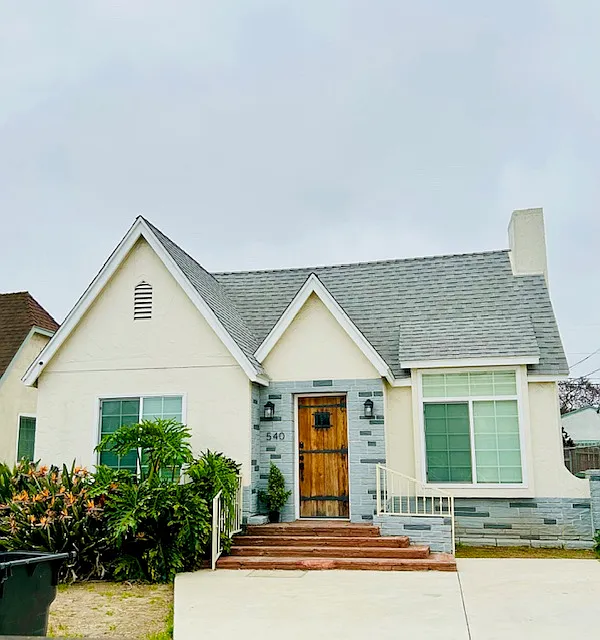 Gated Contemporary 3-Bedroom/2-Bathroom plus Parking — Photo 3