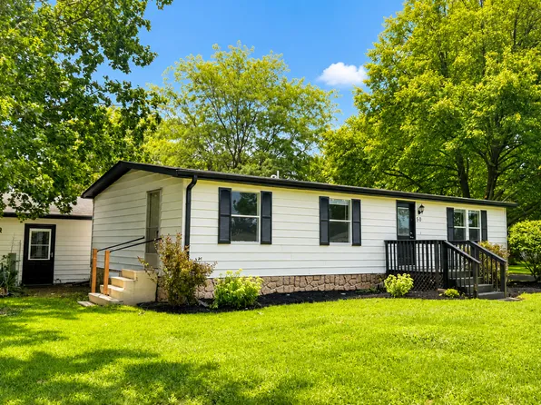 50 Maple Ln, Sandwich, IL 60548