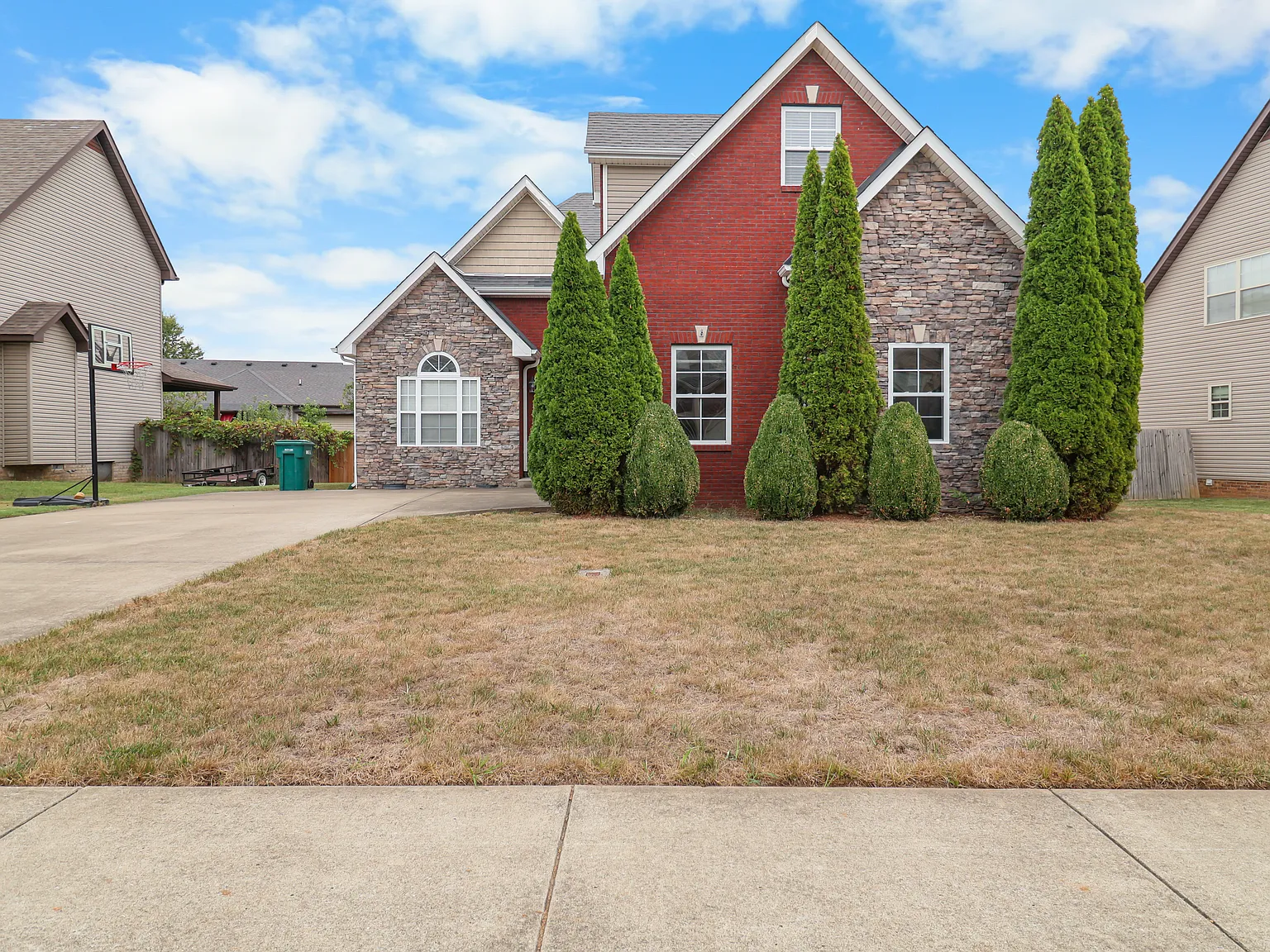 4 bed, 2.5 bath, 1950 sqft, $2,000 — Photo 1