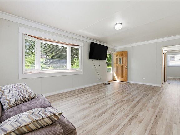 4th image of 1304 Canning St