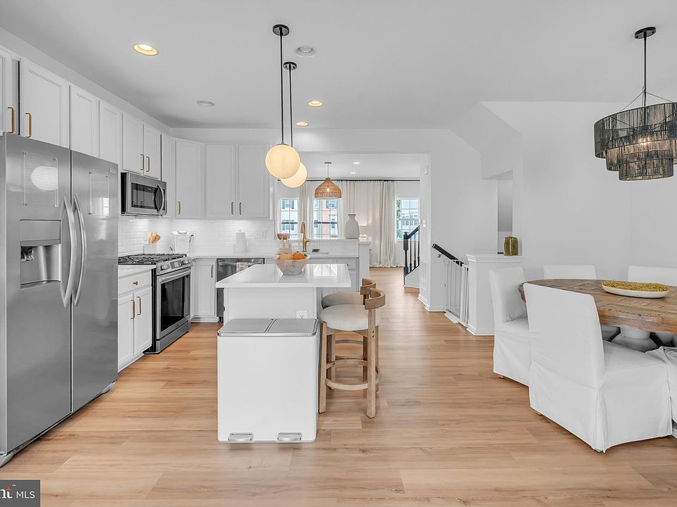 1st image of 622 Sweetgum Ln