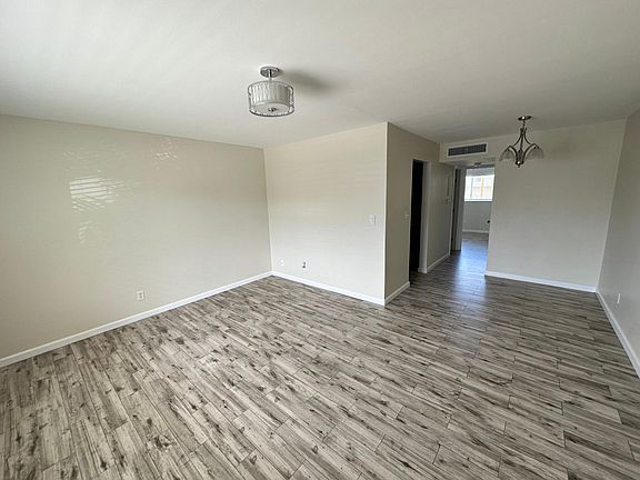 3rd image of 600 SE 23rd Ave APT 2