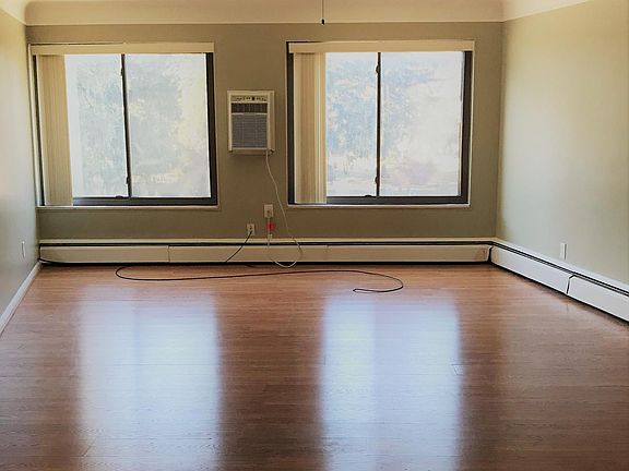 3rd image of 203 Dewey St