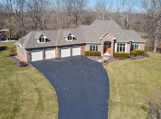 9449 N Oak Creek Dr, Mooresville, IN 46158