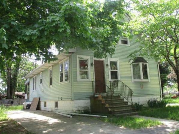 18 Kemble Ave