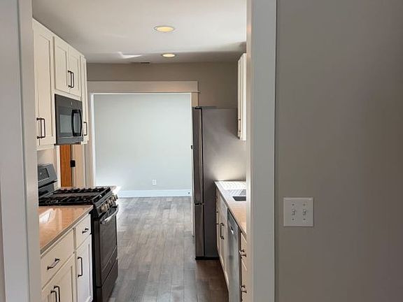 5th image of 124 N Bryan Ave