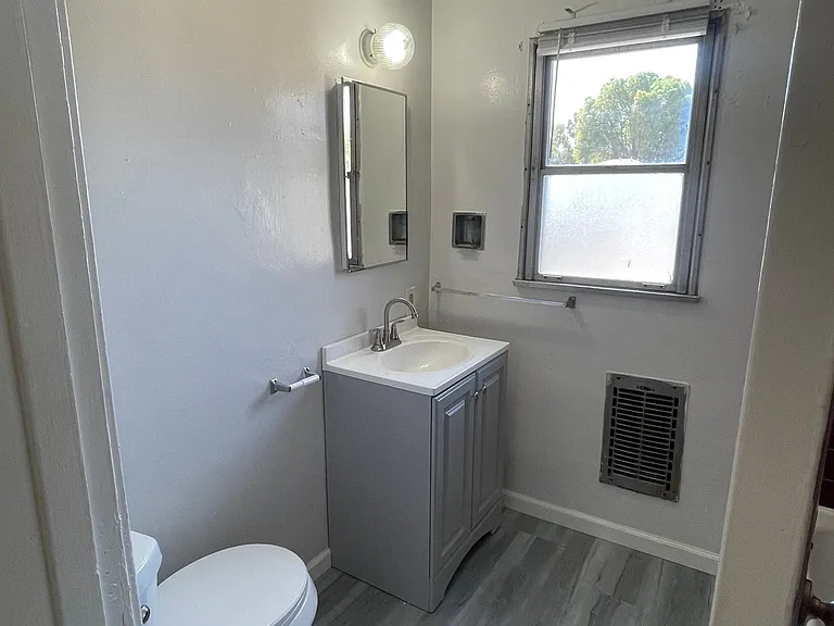 Riverside Townhouse Apartments — Photo 16