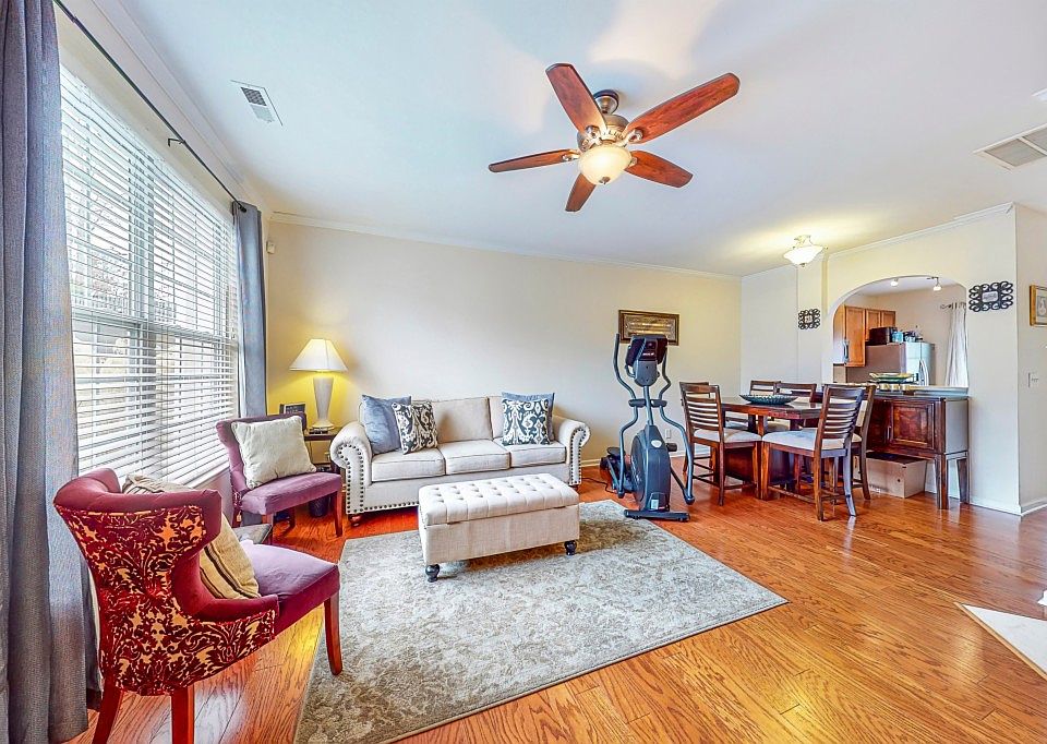 2nd image of 913 Copperstone Ln