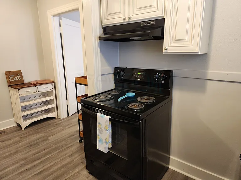 300 S Valentine St #4 — Photo 13