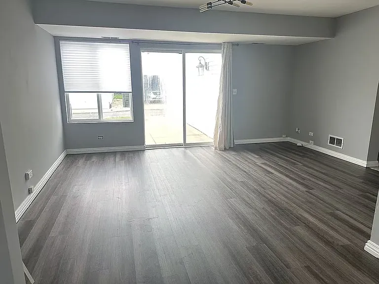 205 W Washington St — Photo 2