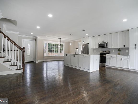 3rd image of 2936 Vandever St