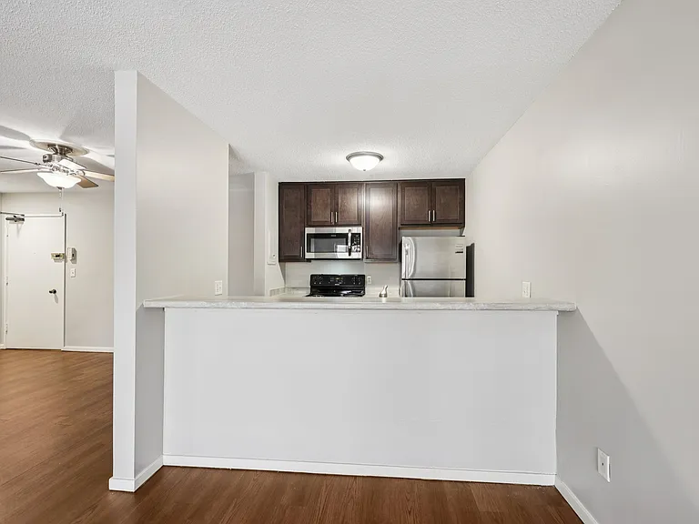 Lexington Hills Apartments — Photo 93