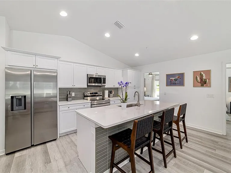 4400 NW 74th Ter — Photo 15