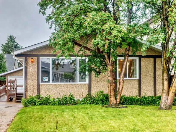 2071 49a St NW, Edmonton, AB T6L 2W9
