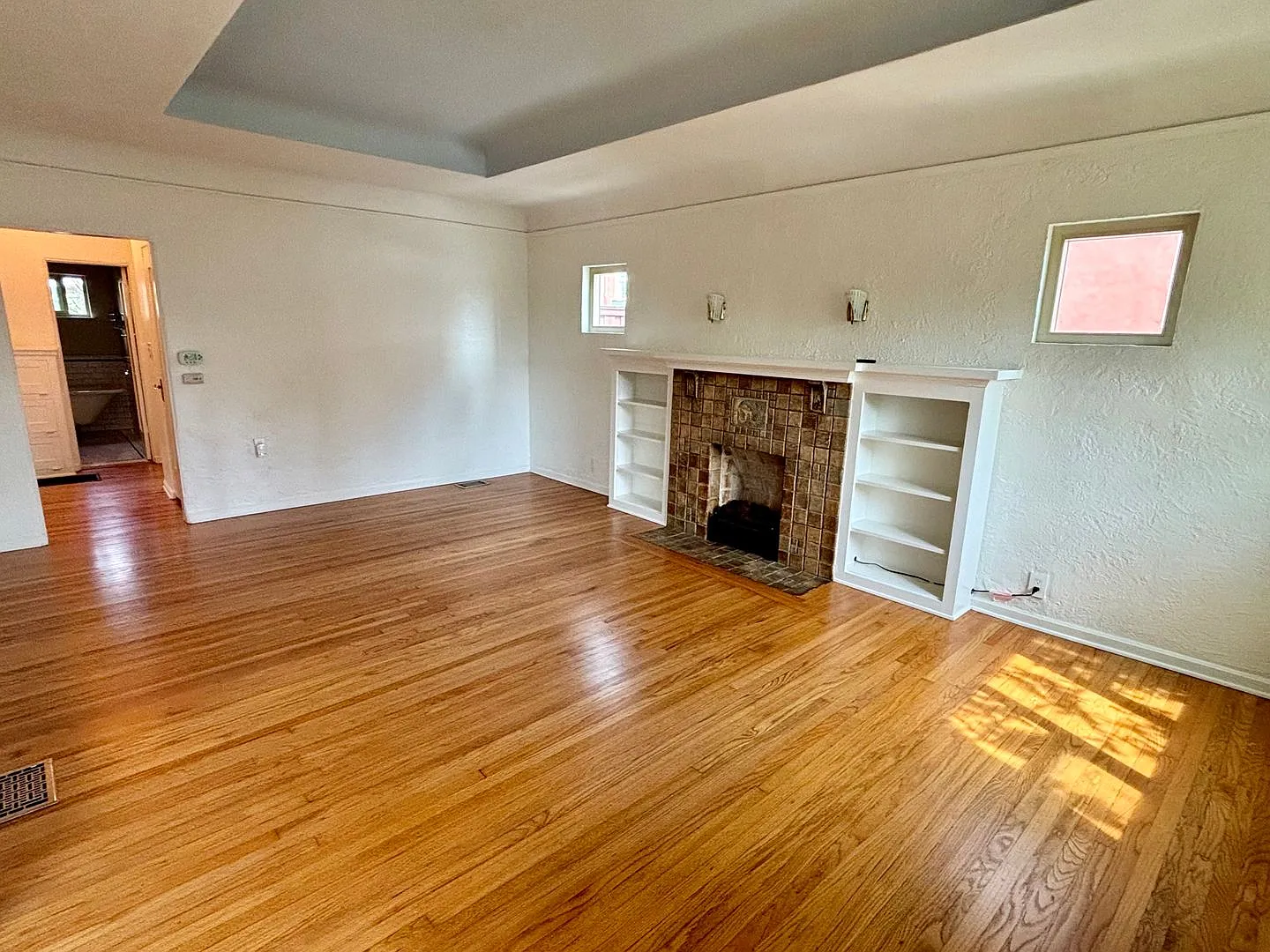 Beautiful 2 bed 1 bath home in University Heights — Photo 2