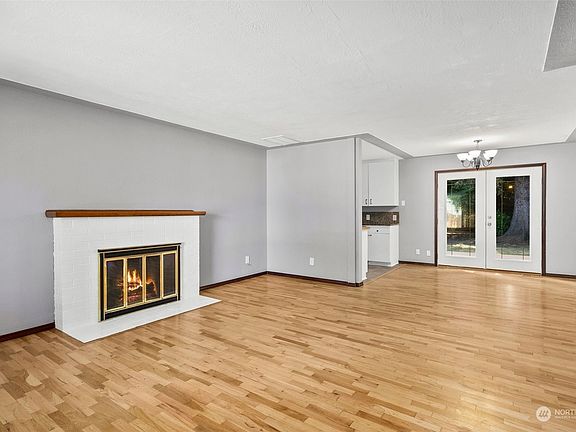 4th image of 1643 Miller Avenue NE